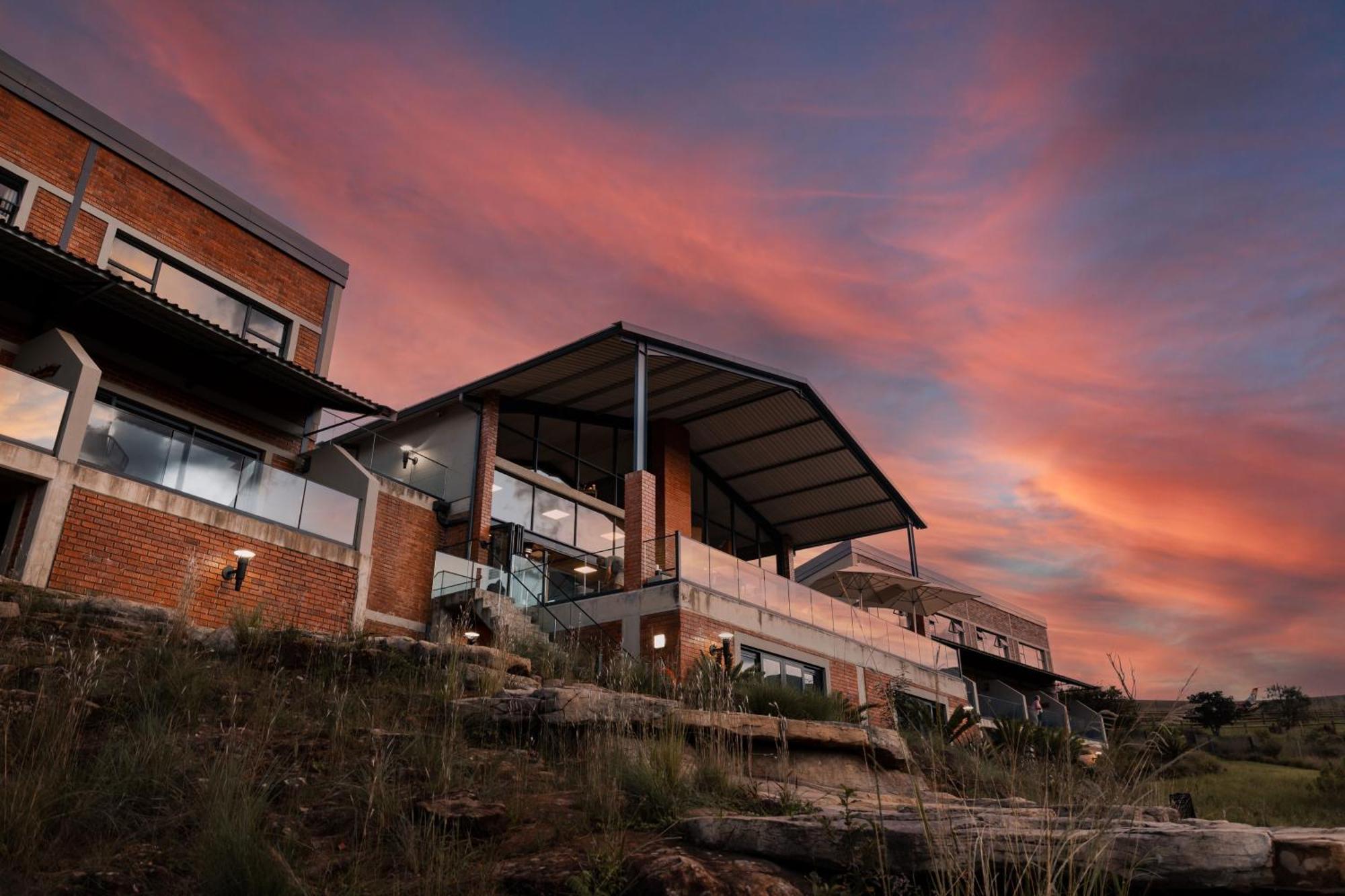 Dragonview Lodge Champagne Valley Exterior foto